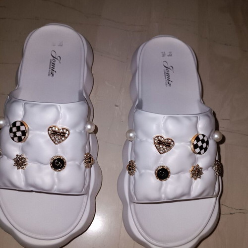 Jomix Shoes white platform sandals like new with charms size 41