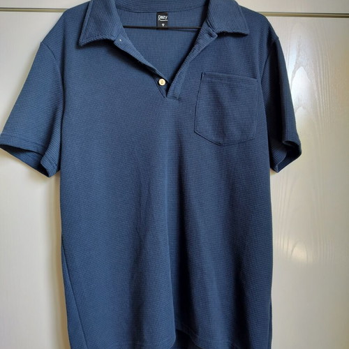 Dazy Polo Shirt Blue Medium like new with embossed texture
