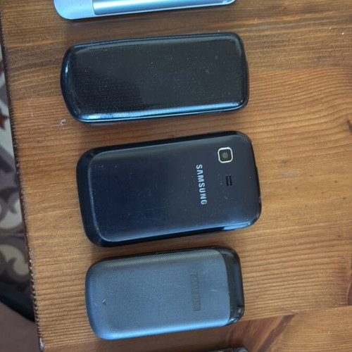 Samsung set of 5 button phones used