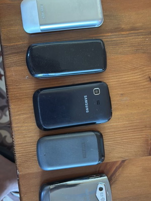 Samsung set of 5 button phones used