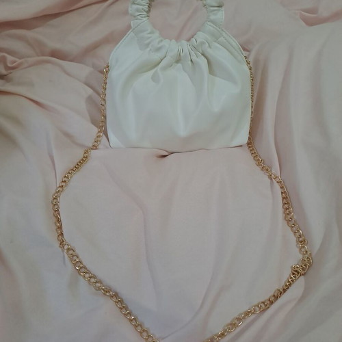 White faux leather bag with gold chain, new, hand and shoulder
