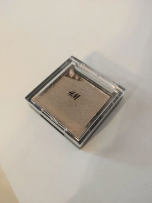 Eyeshadow used in golden shade