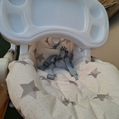 Baby high chair like new with removable tray