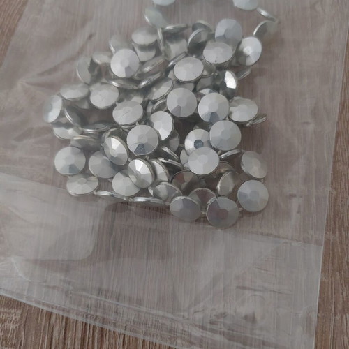 Women's necklace like new, silver color, double wrap design