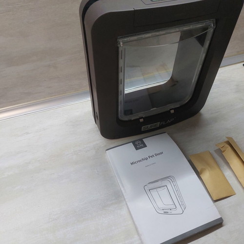 SureFlap Microchip Pet Door SUR101 like new, smart cat and dog flap
