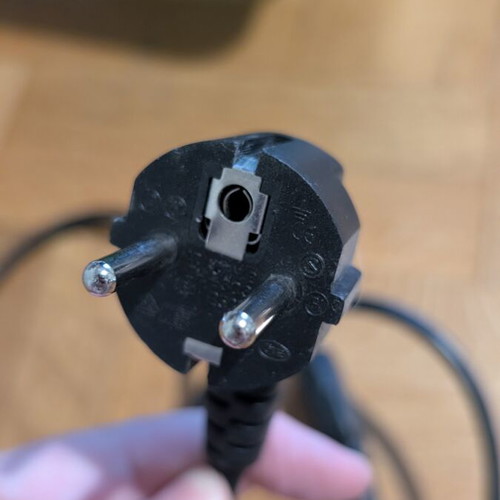 Power cable used, functional