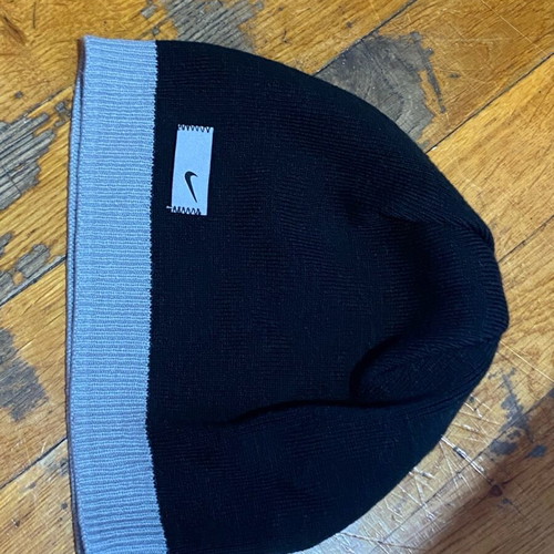 Nike beanie like new, one size, black and gray