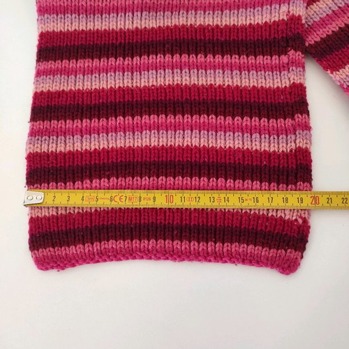 Knitted scarf in shades of pink Barbie like new