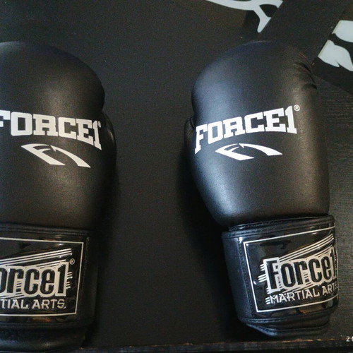 Force1 boxing gloves like new, PU with synthetic leather and velcro