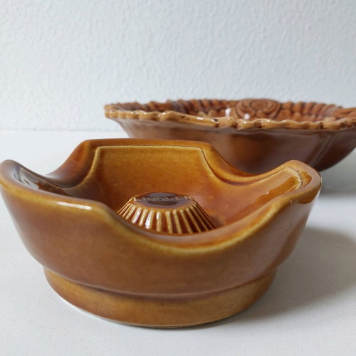 Ceramic set used with bowl and 2 ashtrays liquid lava style