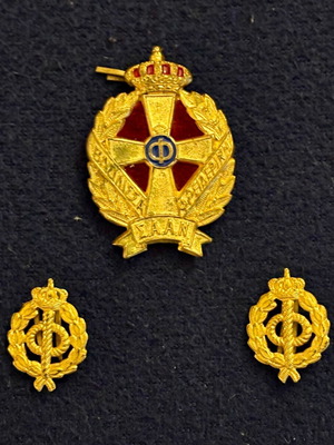 Saan Military Insignia Set like new, Queen Frederica Monogram