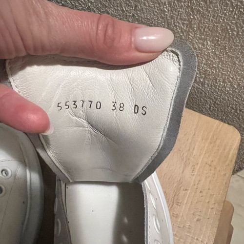 Alexander McQueen Oversized Sneakers like new, size 38, white with metallic detail