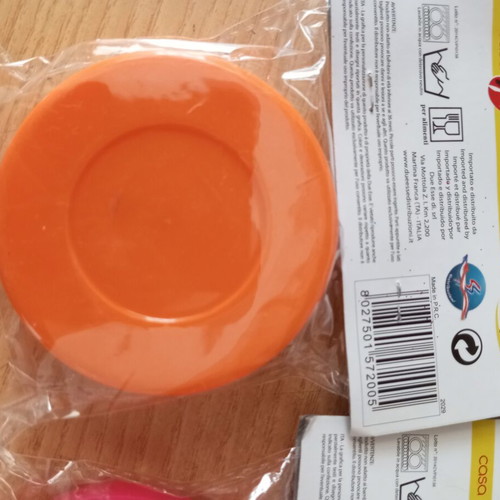 Plastic cups new, expandable and closable