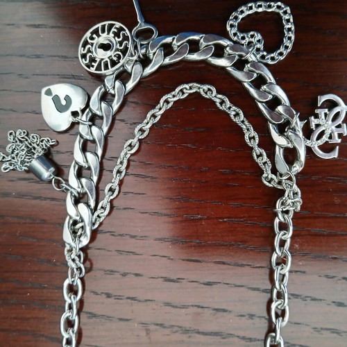 Guess necklace like new, silver