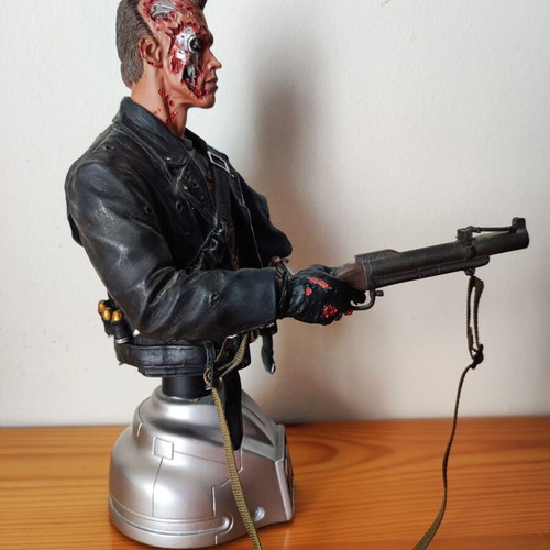Terminator 2 T-800 Battle Damaged Mini Bust collectible, like new