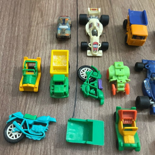 Kinder-Lucky Cup figures used, pack