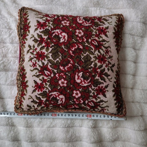 Antique pillow used, tapestry 30x30cm with satin back and gold wire
