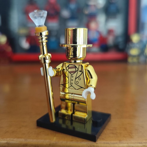 Mr. Gold φιγούρα σαν καινούργιο με βάση και χρυσό σκήπτρο