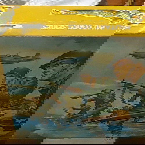 Airfix 1/32 scale military figures like new, 21 pieces