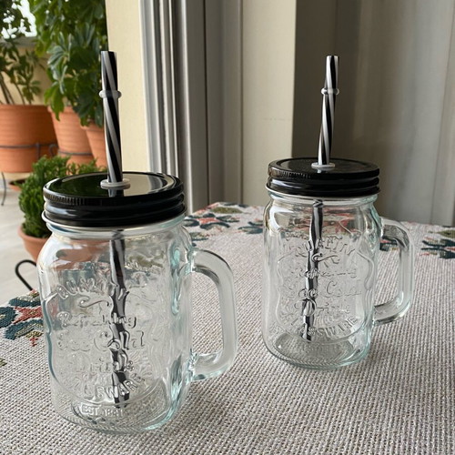 Glass embossed 400 ml cups new with lids and straws