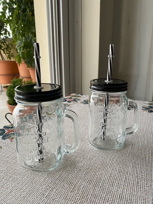 Glass embossed 400 ml cups new with lids and straws