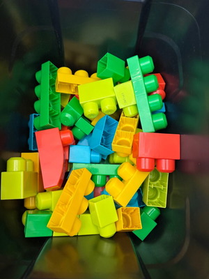 Building blocks used, set of 103 colorful plastic pieces