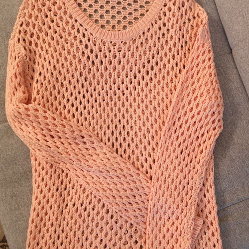 Only knitted spring pullover used, size M