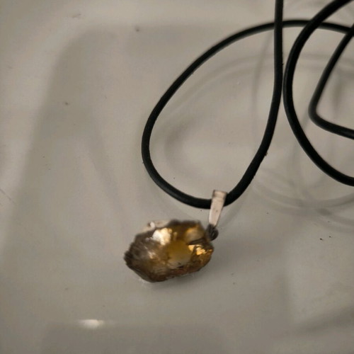 Necklace with leather and yellow stone new, black and orange