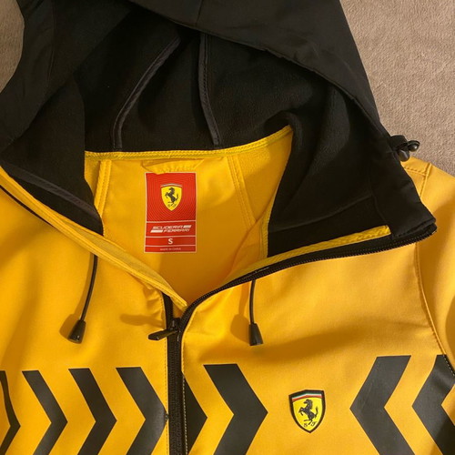 Μπουφάν Ferrari καινούργιο αδιάβροχο με fleece και αντιανεμική επένδυση κίτρινο