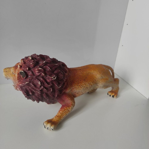 Collectible lion figure like new from 1994