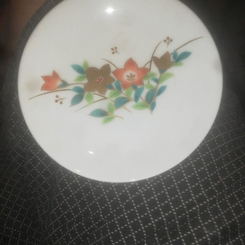 Japanese porcelain plate with gilded flowers, diameter 110 mm