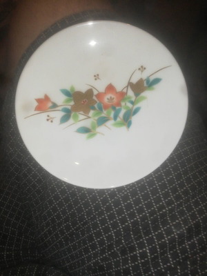 Japanese porcelain plate with gilded flowers, diameter 110 mm