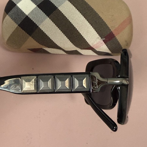 Burberry vintage sunglasses used, black frame with silver details