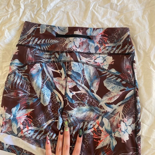 Athletic floral capri workout leggings used with small pocket