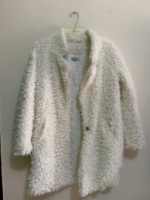 Teddy Coat white boucle oversized, like new with minor button defect
