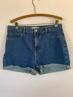 Women's shorts size 42
