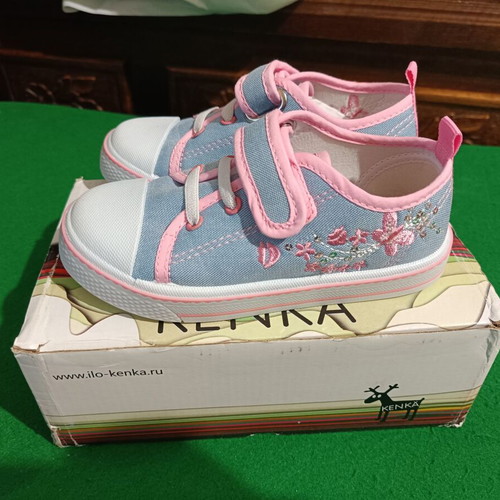 Girls' shoes size 26 athletic new, intact
