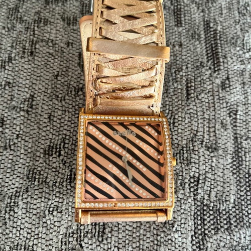 Oxette wristwatch like new, women's, salmon color