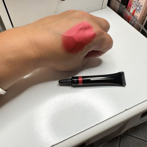 Radiant liquid eyeshadow like new