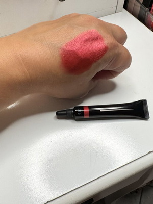Radiant liquid eyeshadow like new