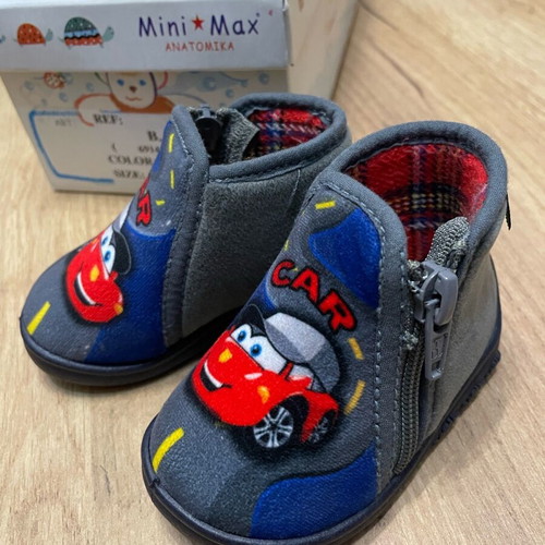 Mini Max slippers new