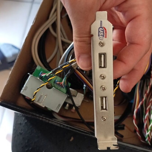 Computer and USB cables used, various types