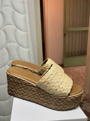 Platform sandals like new, beige and brown, very comfortable