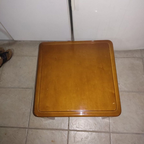 Small wooden table like new, dimensions 54x54x40