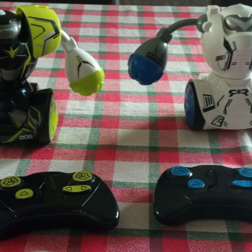 Silverlit Robot Boxing used, pack of two robots without box