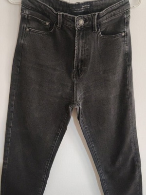 Γυναικείο παντελόνι τζιν Stradivarius μεταχειρισμένο, μαύρο 36