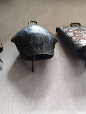 Κουδούνια παλιά σε άριστη κατάσταση, τρία τεμάχια