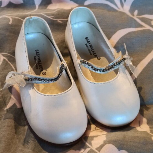 Baby Walker baptism shoes size 21 like new