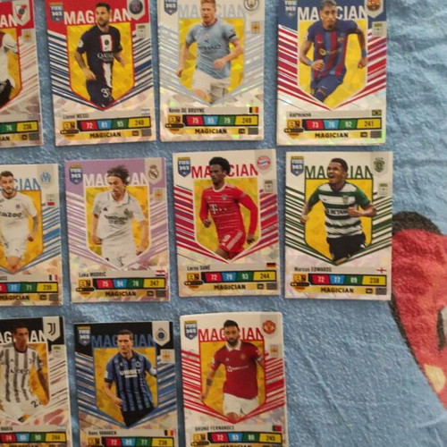 Fifa365 Dominator, Titan, Magician collection like new, 40 cards