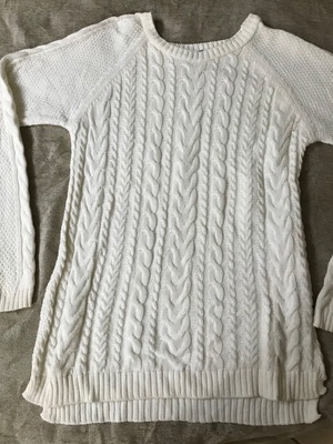 Basic Cable Knit White Sweater Size S used